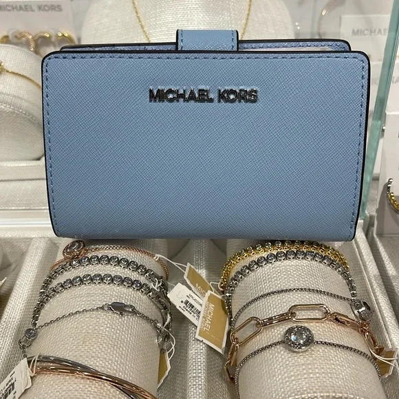 MICHAEL KORSi Medium Saffiano Leather Bifold WalletLIGHT SKYNWT